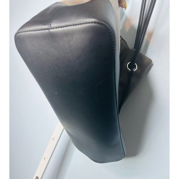 Calvin Klein Gabrianna Reversible Tote Black/gray 2 piece set - Picture 5 of 15